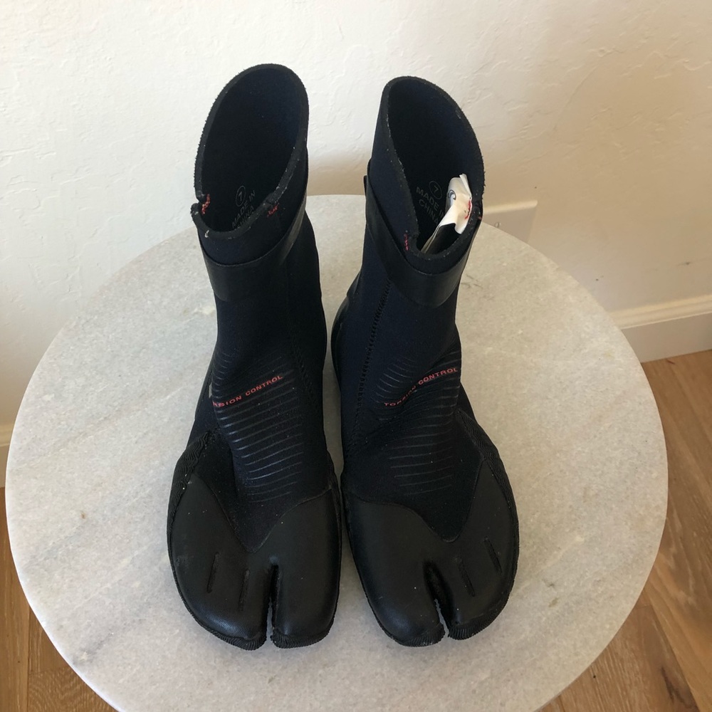 O’Neill Women’s Wetsuit Booties size 7